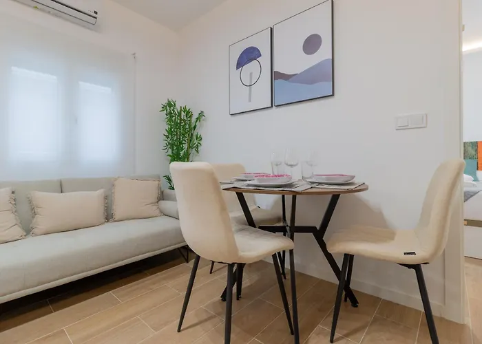 Apto Ramirez De Arellano *