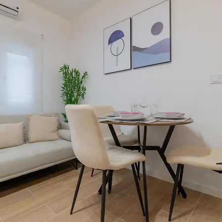 Apto Ramirez De Arellano *